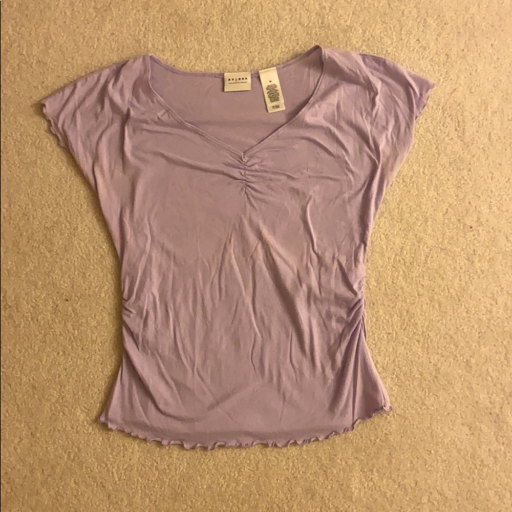 Lavender cute tee with runched v neck